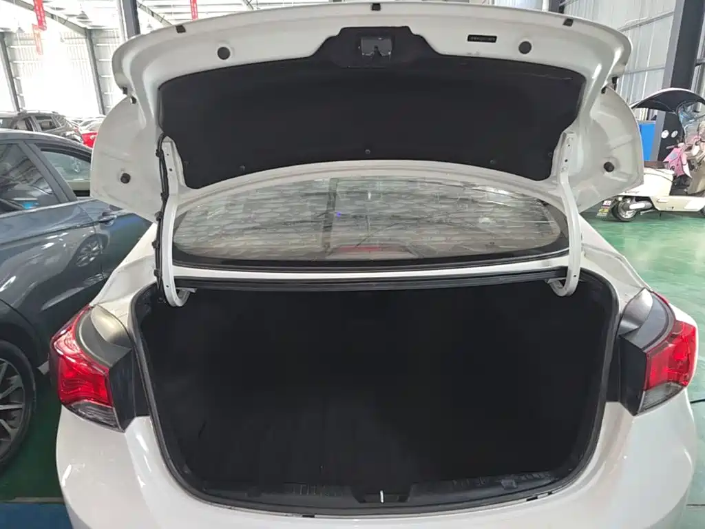 Hyundai Elantra Langdong — миниатюра 19