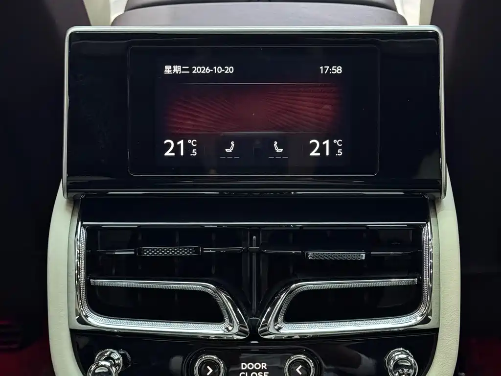 Bentley Bentayga — миниатюра 18