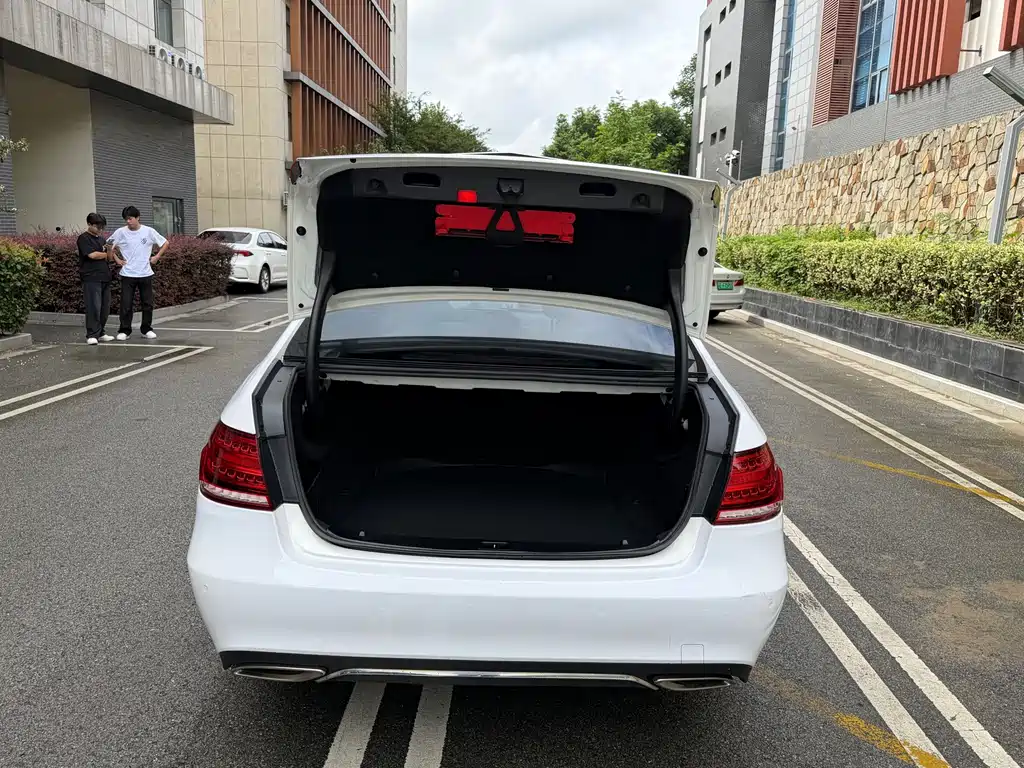 Mercedes-Benz E-Class — миниатюра 17