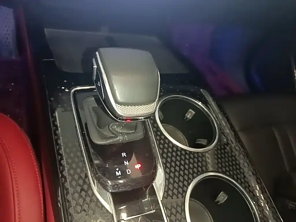 Hongqi Hongqi HS3 — миниатюра 14