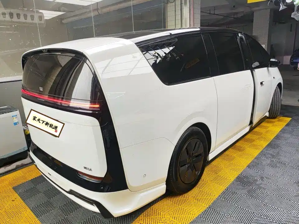 Li Auto MEGA 2025 Home