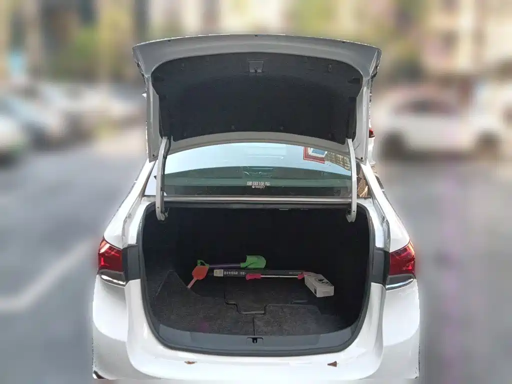 Buick Excelle — миниатюра 10