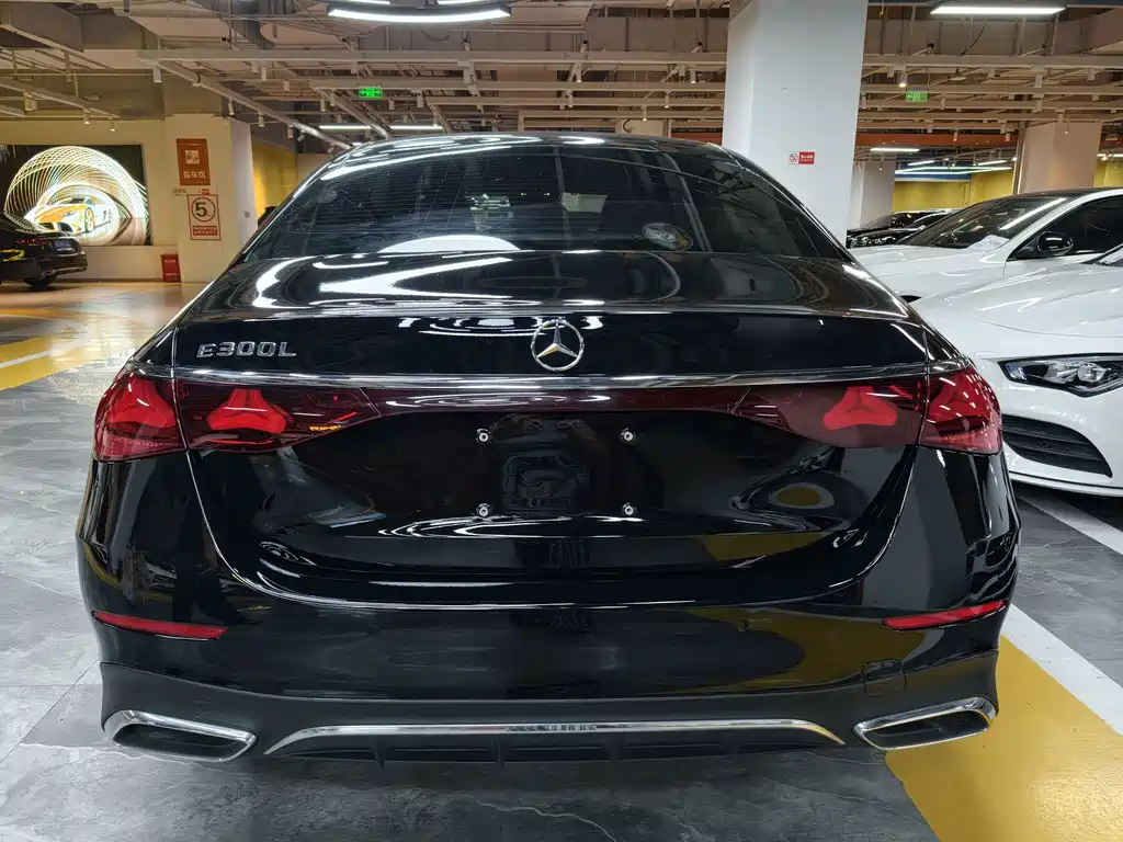 Mercedes-Benz E-Class — миниатюра 16