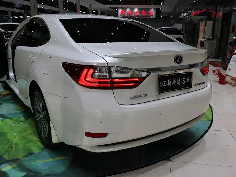 Lexus ES — миниатюра 23