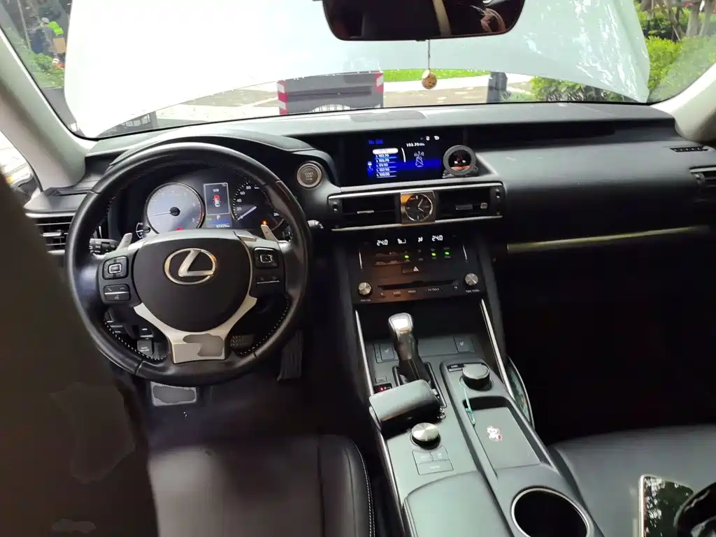 Lexus IS — миниатюра 13