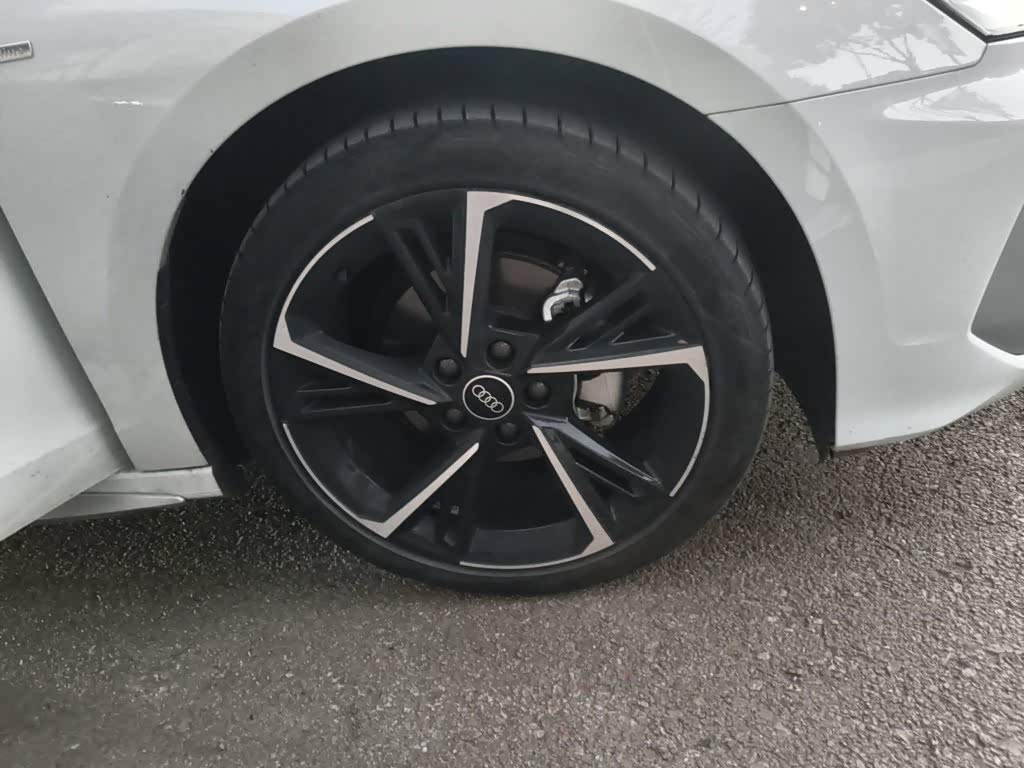 Audi A3 1.4 л 2024 г. Белый, пробег 27200 км