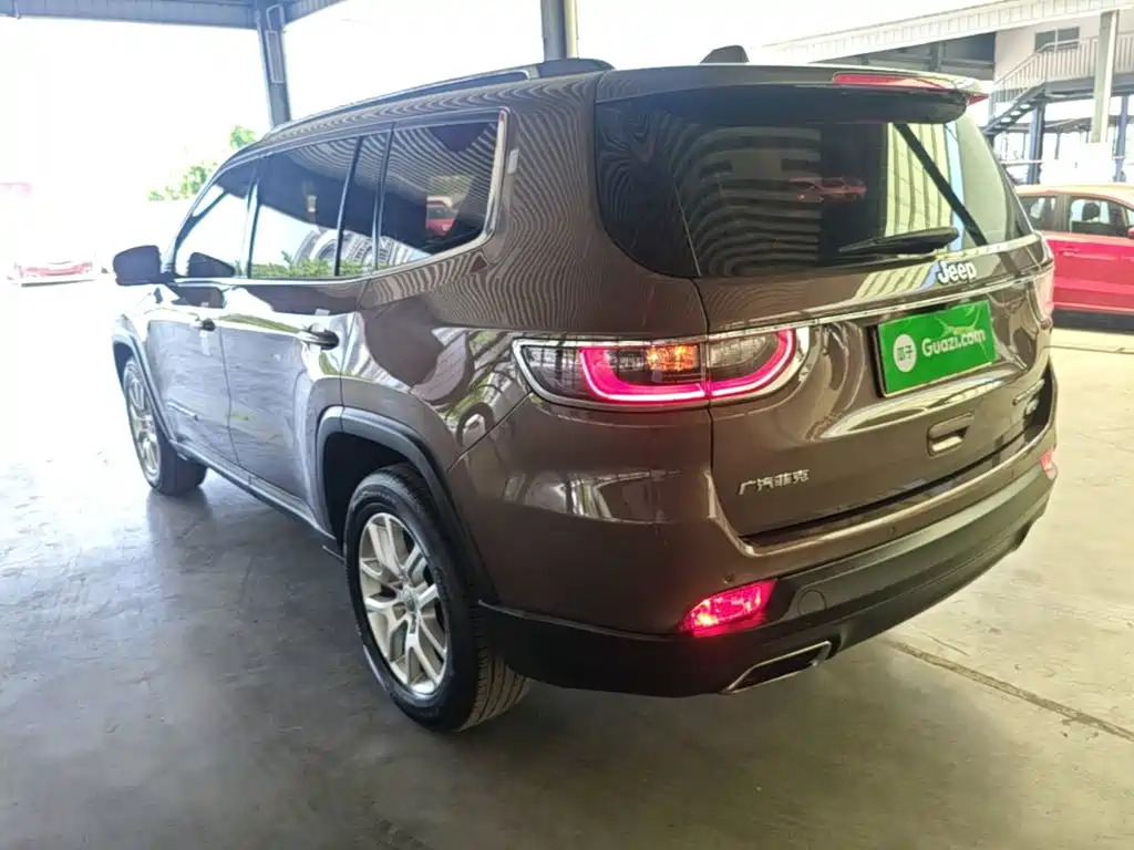 Jeep Commander — миниатюра 5