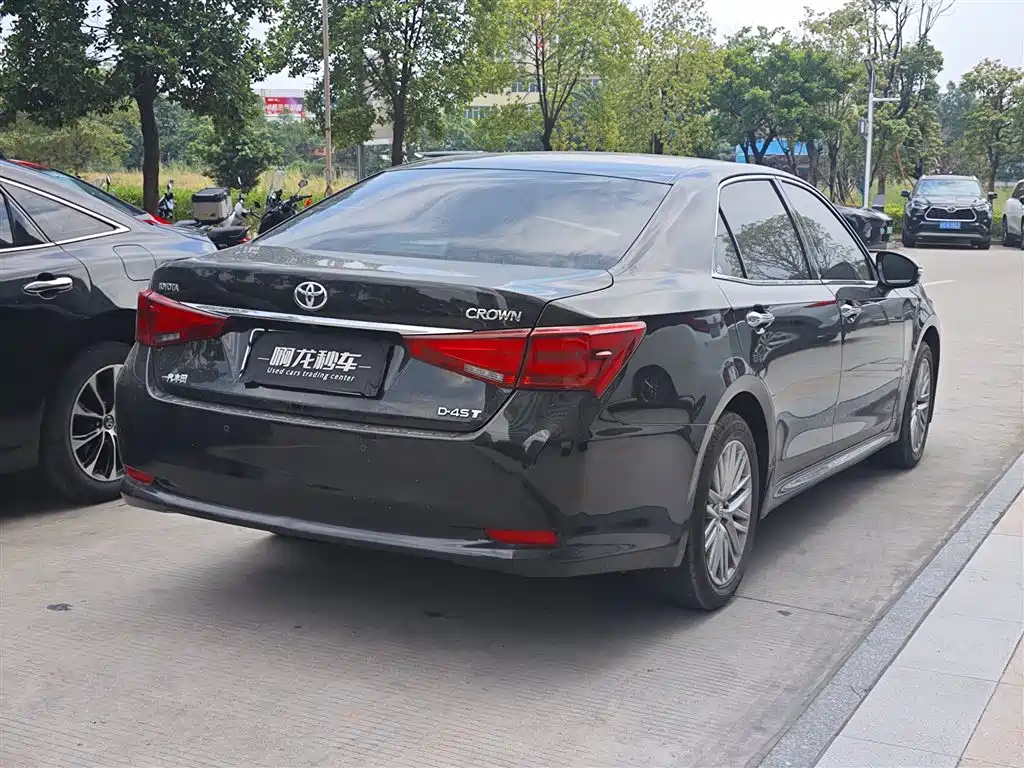 Toyota Crown — миниатюра 9