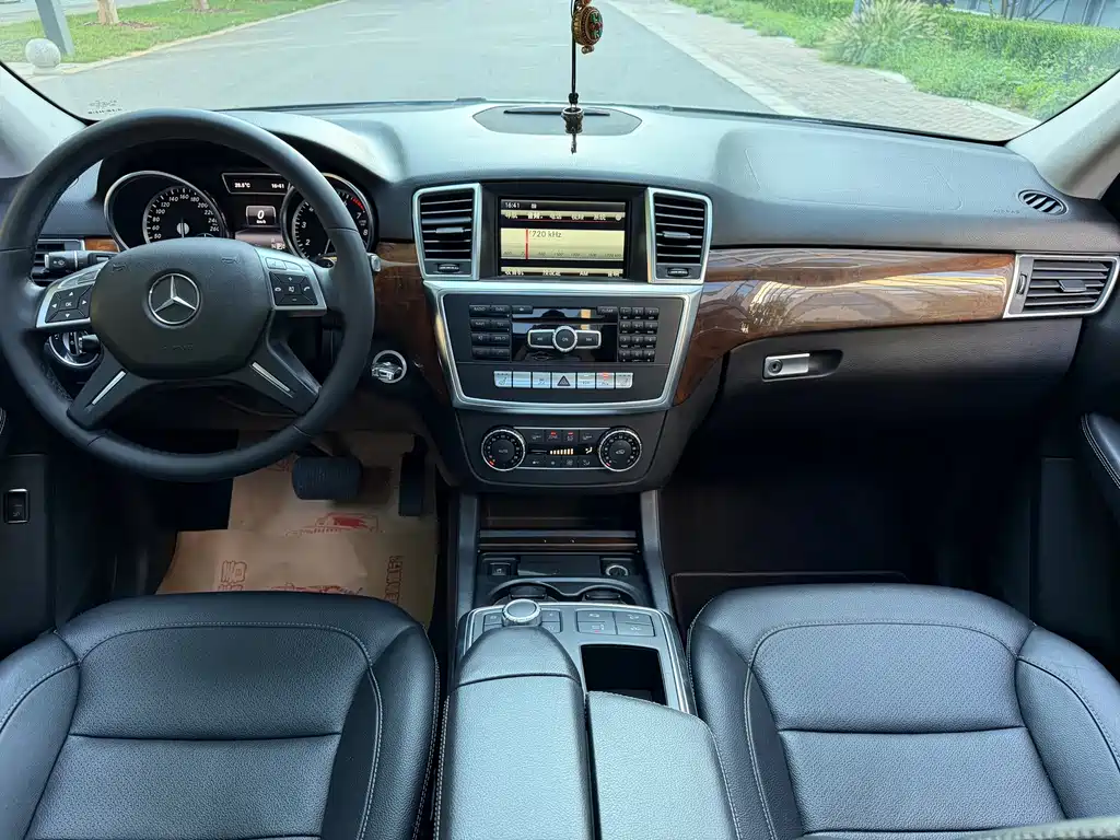Mercedes-Benz M-Class — миниатюра 7