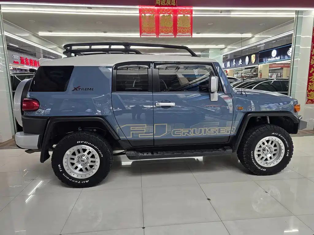Toyota FJ Cruiser — миниатюра 7
