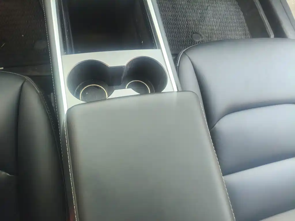 Tesla Model 3 — миниатюра 8