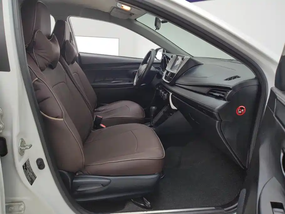Toyota Yaris L — миниатюра 8
