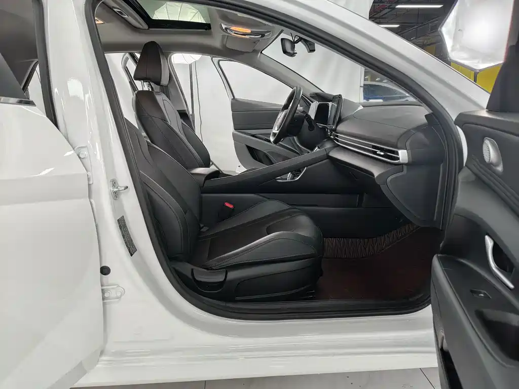 Hyundai Elantra — миниатюра 19