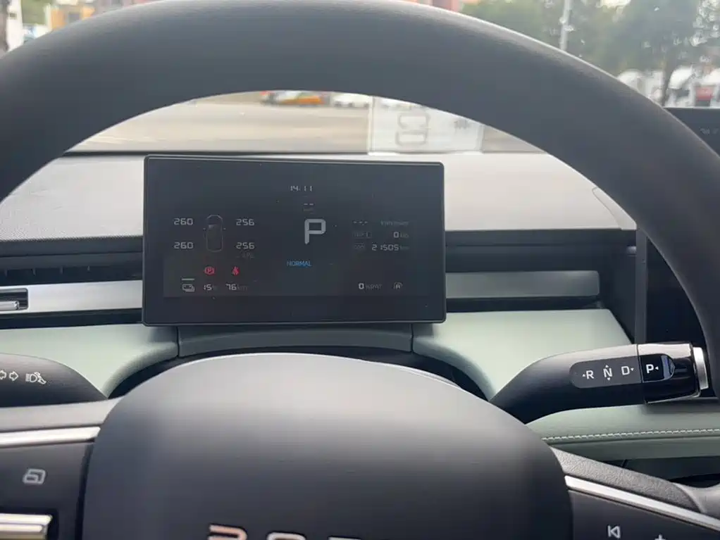 Roewe Young Wai D6 — миниатюра 8