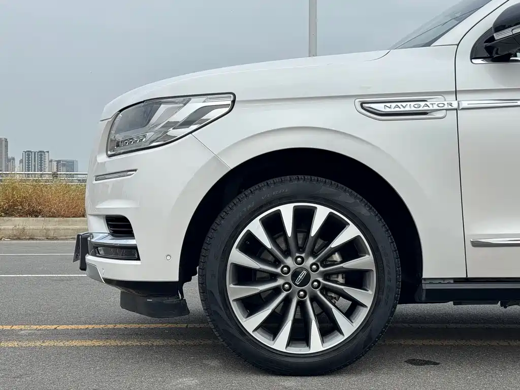 Lincoln Navigator — миниатюра 6