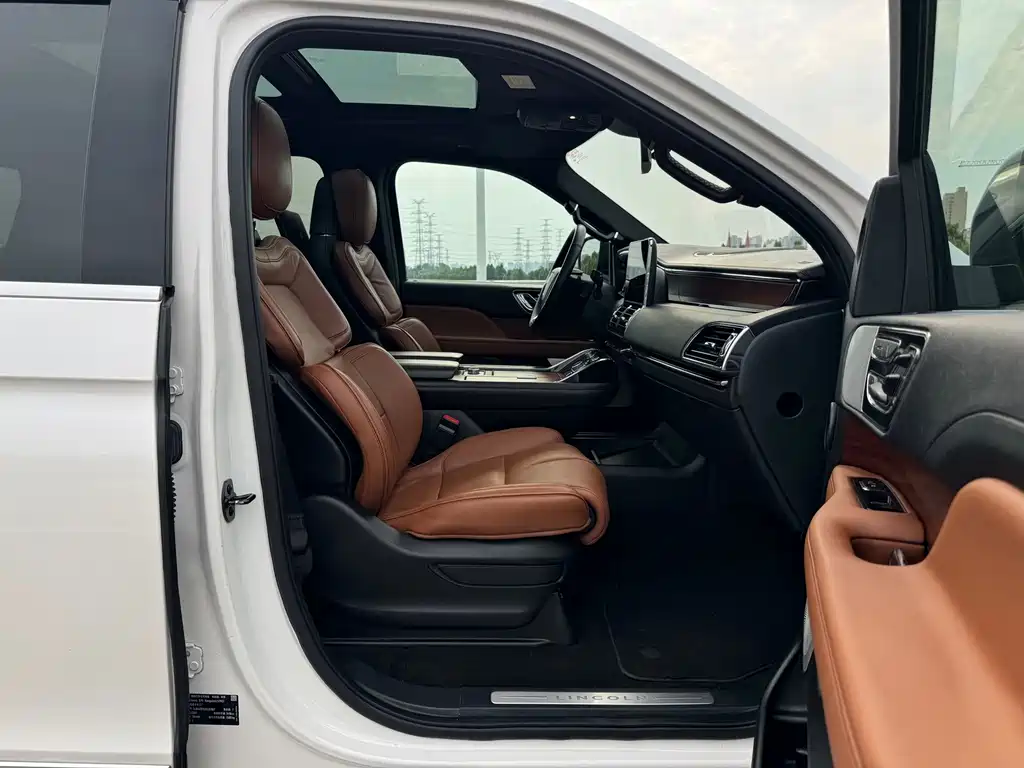 Lincoln Navigator — миниатюра 22