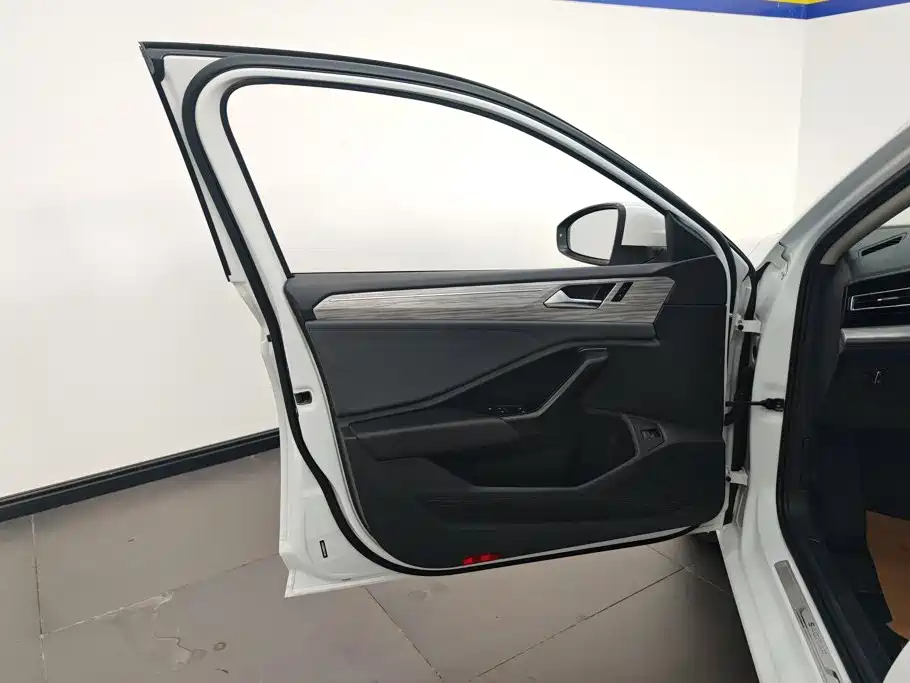 Volkswagen Sagitar — миниатюра 7