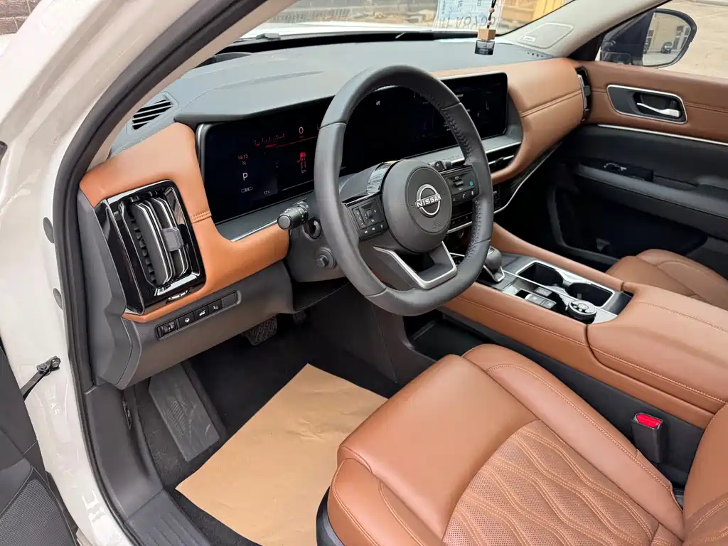 NISSAN EXPLORING THE LAND