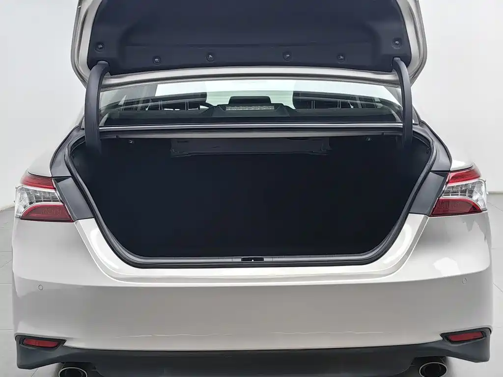 Toyota Camry — миниатюра 16