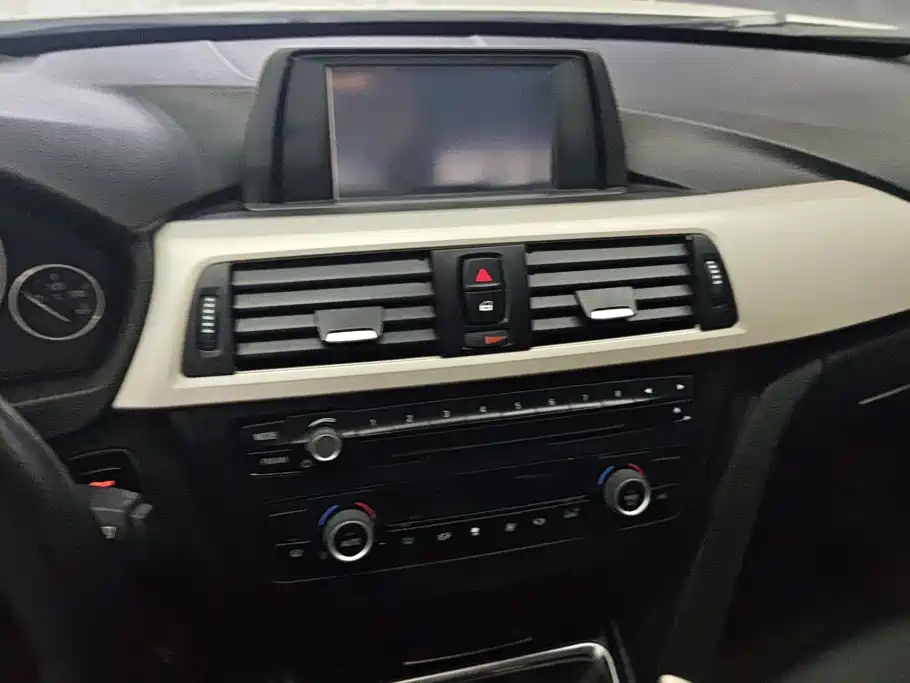 BMW 3 Series — миниатюра 13