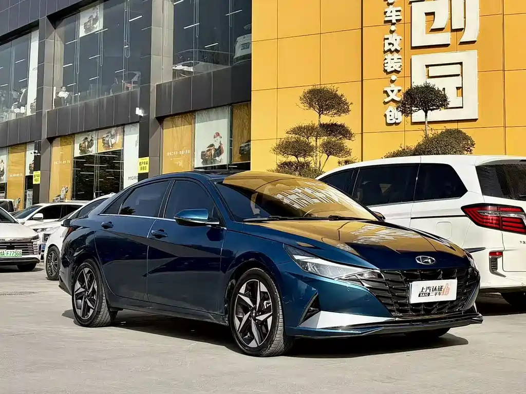 HYUNDAI ELANTRA