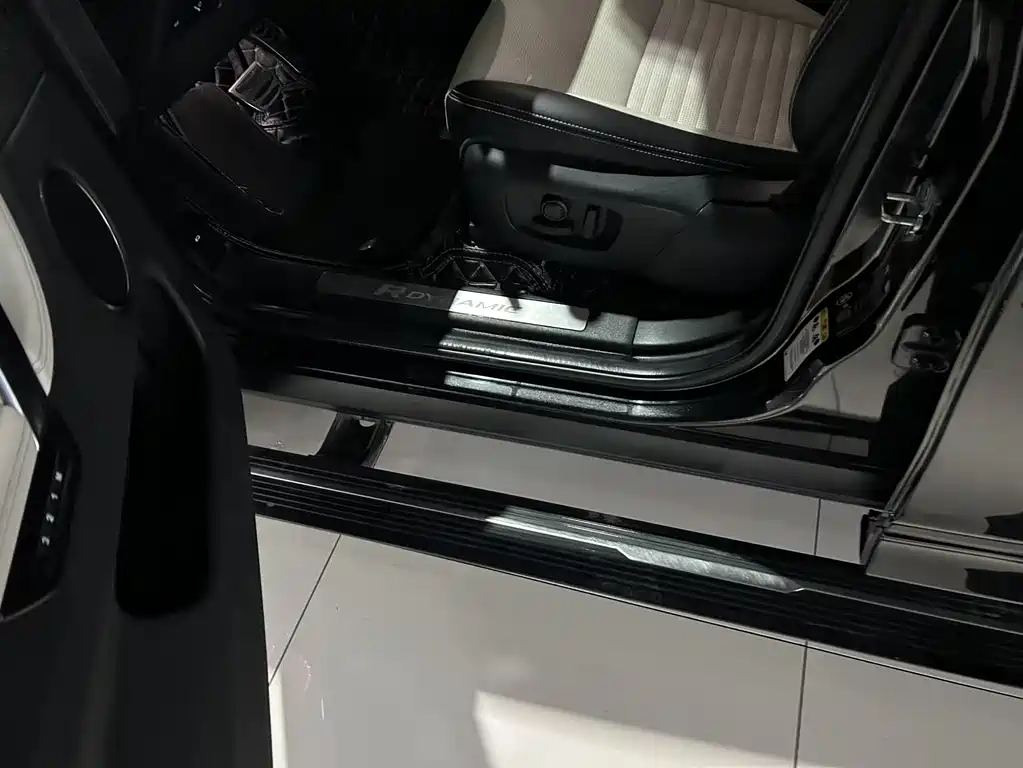 LAND ROVER DISCOVER SPORTS