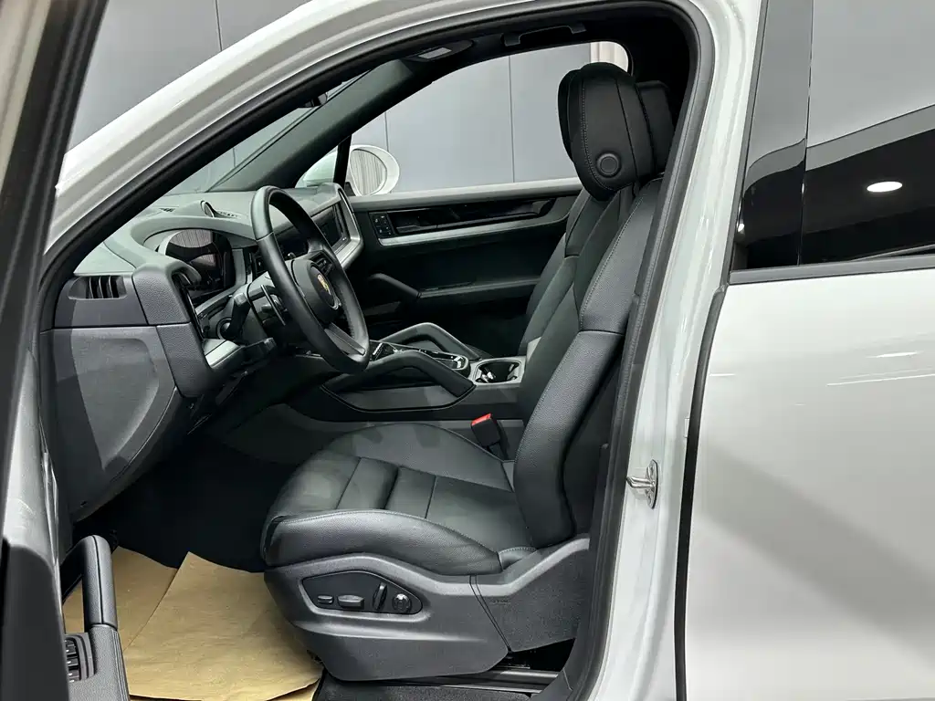 Porsche Cayenne — миниатюра 10