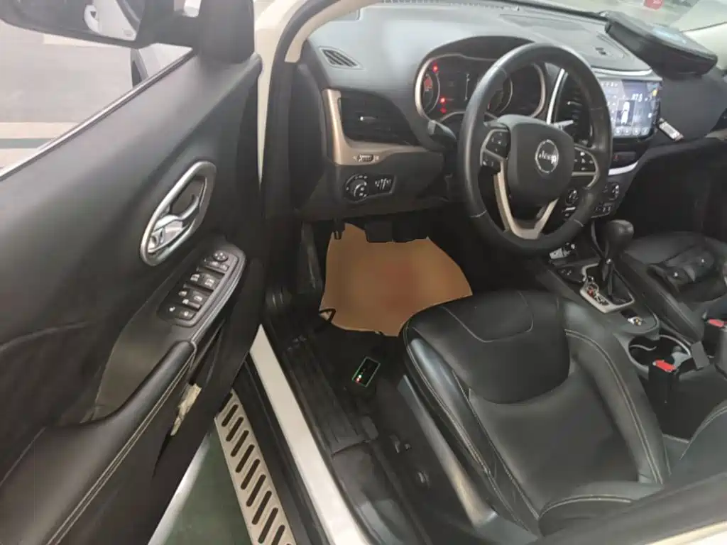 Jeep Cherokee — миниатюра 16