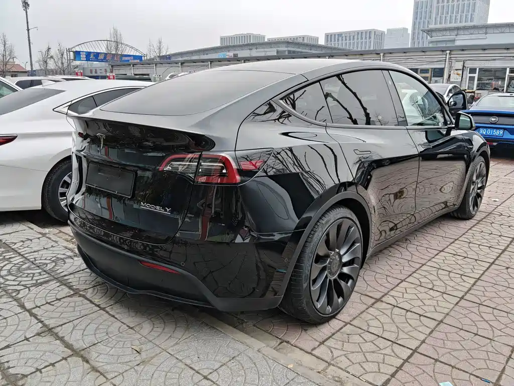 TESLA MODEL Y