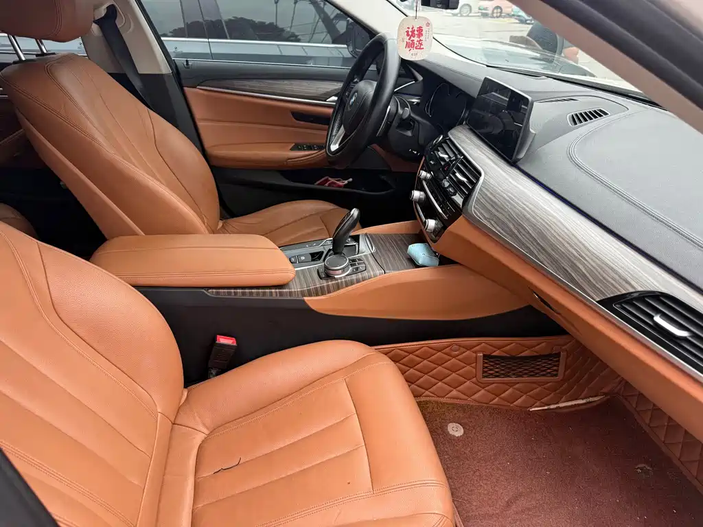 BMW 5 Series — миниатюра 11