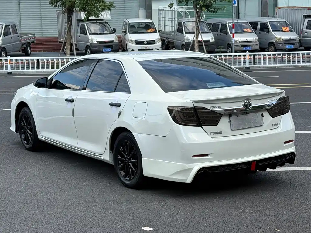Toyota Camry — миниатюра 5