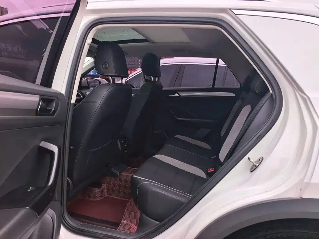 Volkswagen T-Roc — миниатюра 15