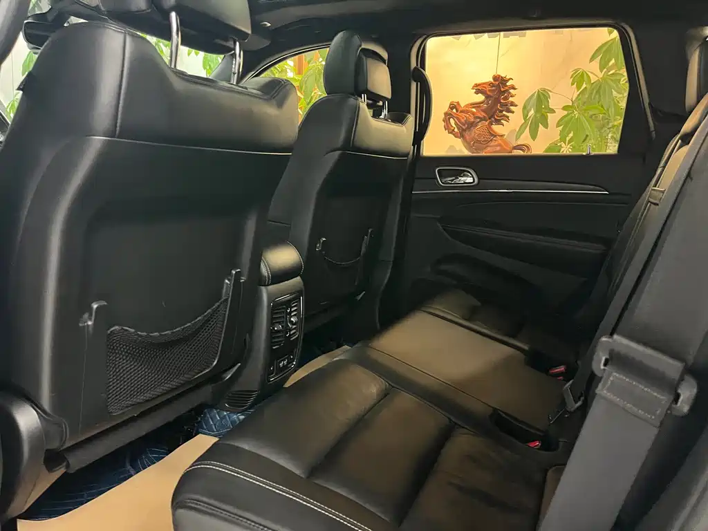 Jeep Grand Cherokee (Import) — миниатюра 7