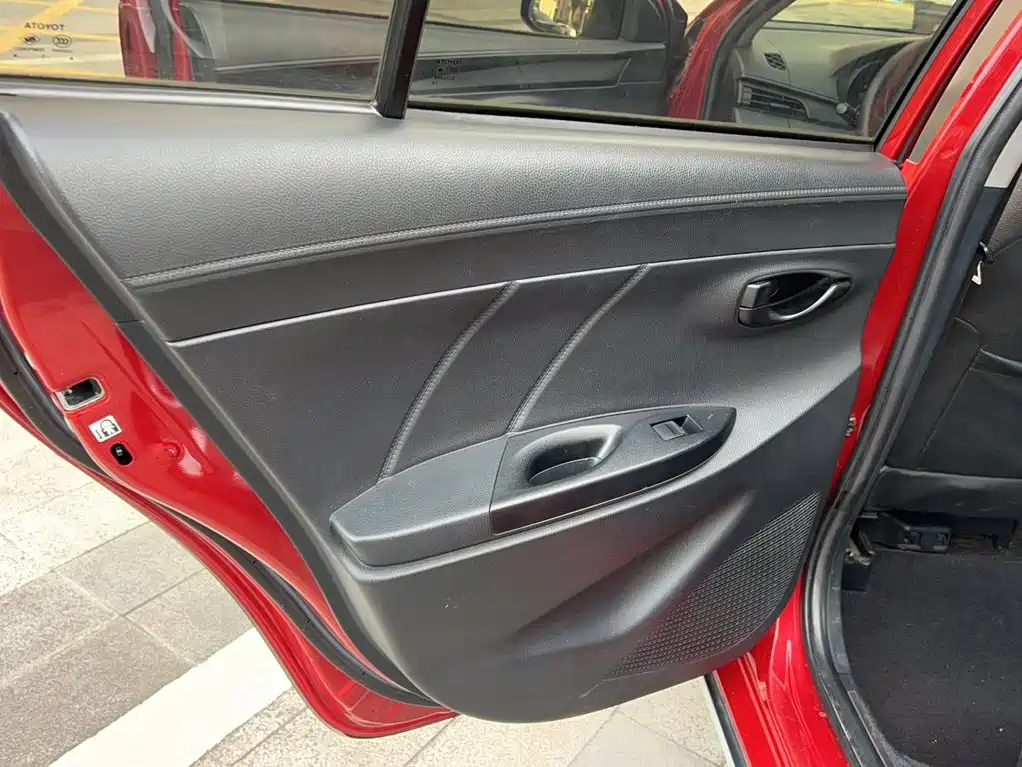 Toyota Yaris L — миниатюра 7