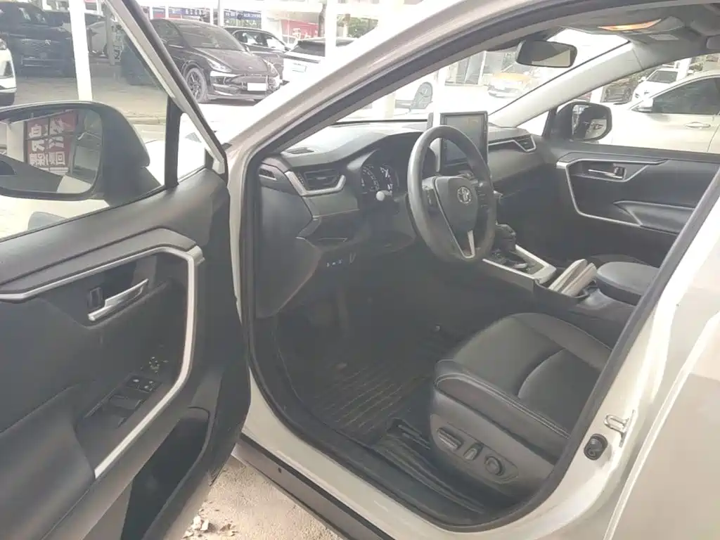Toyota RAV4 — миниатюра 16