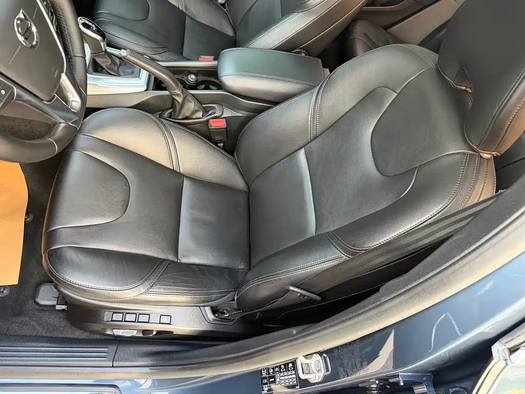 Volvo V40 — миниатюра 11