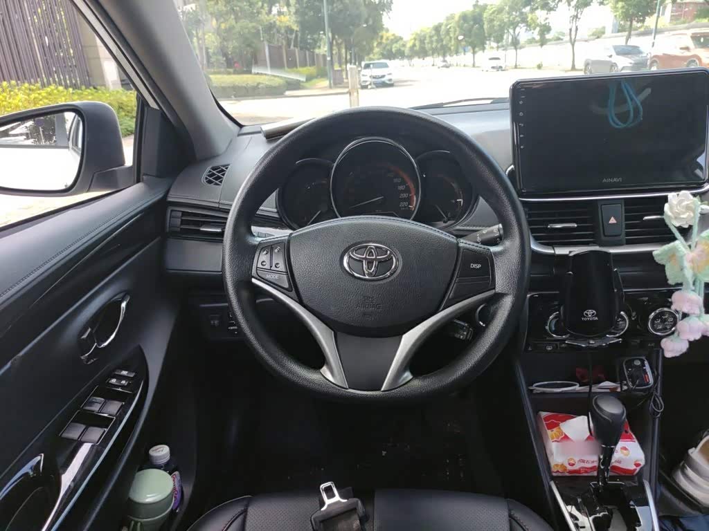 Toyota YARiS L Zhi Xuan 1.5 л 2023 г. Белый, пробег 50000 км