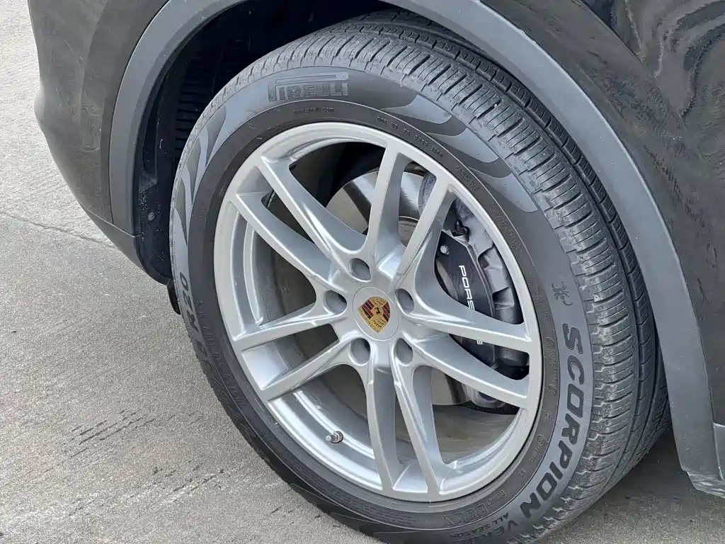 Porsche Cayenne — миниатюра 4