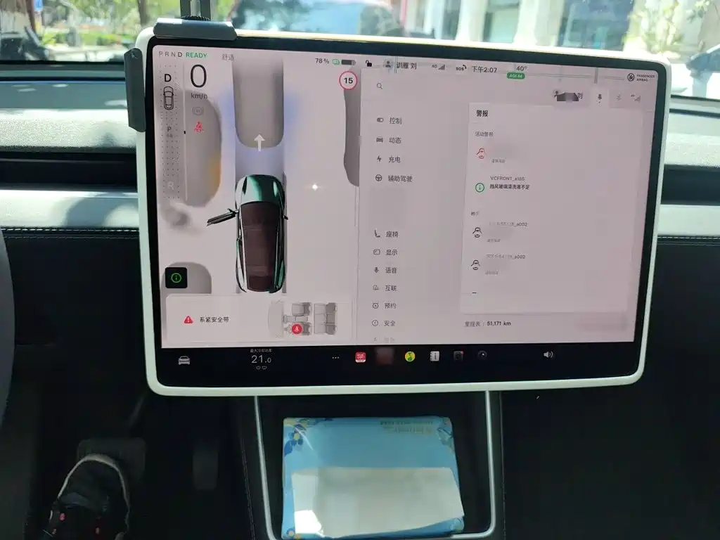 Tesla Model Y — миниатюра 6