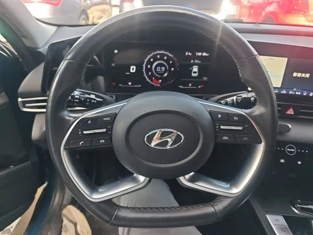 Hyundai Elantra — миниатюра 11
