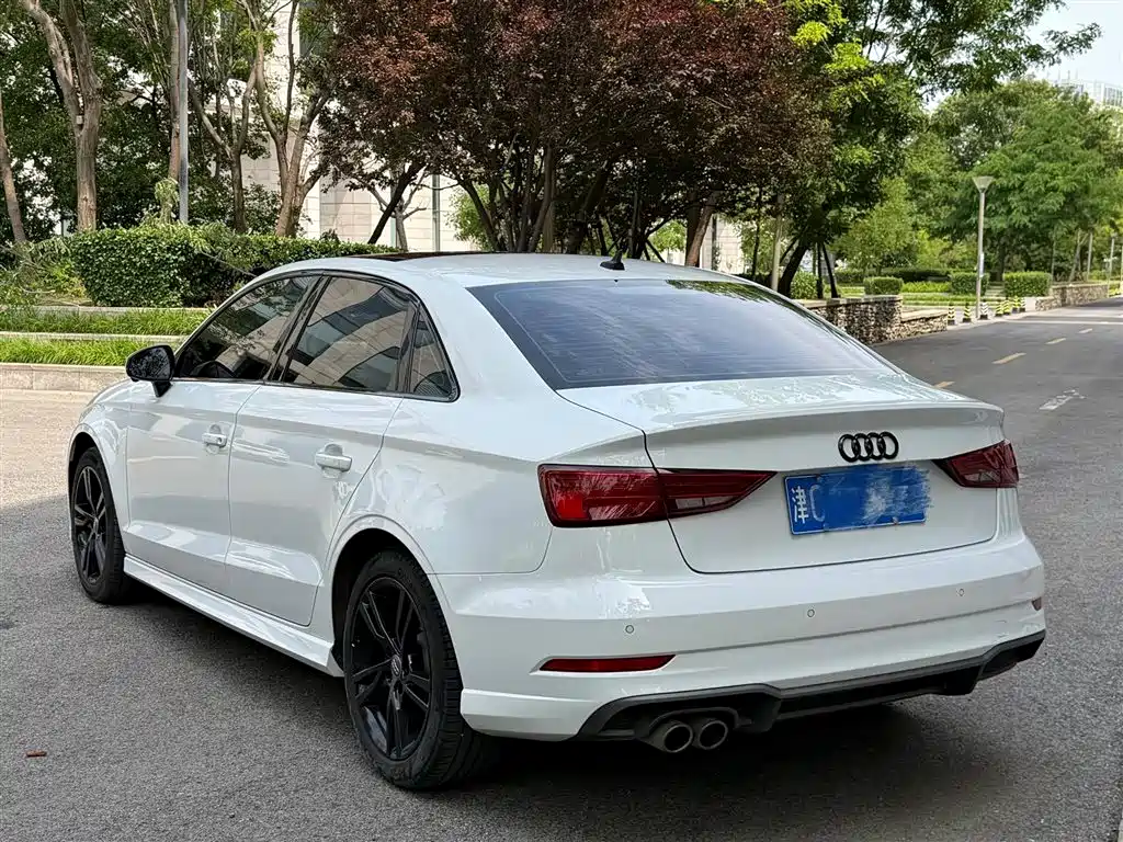 Audi A3 2019 Limousine 35 TFSI Fashion V