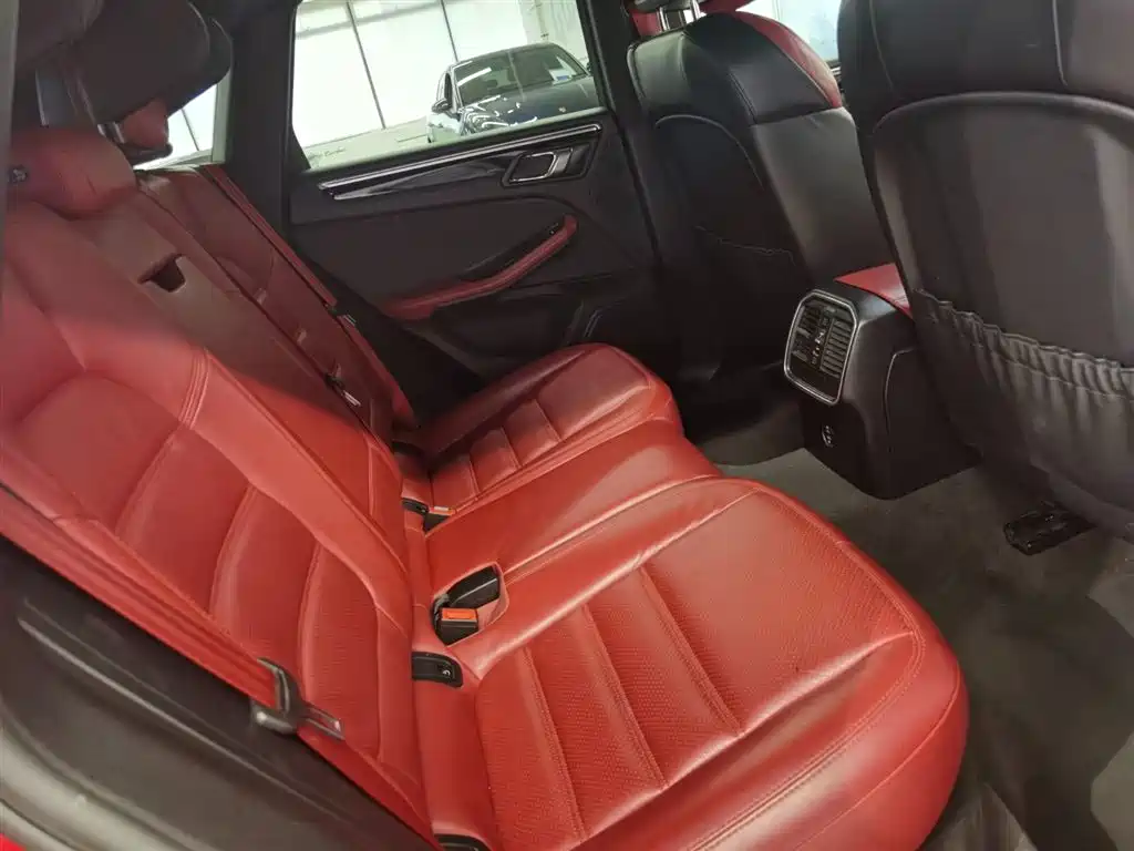 Porsche Macan — миниатюра 6