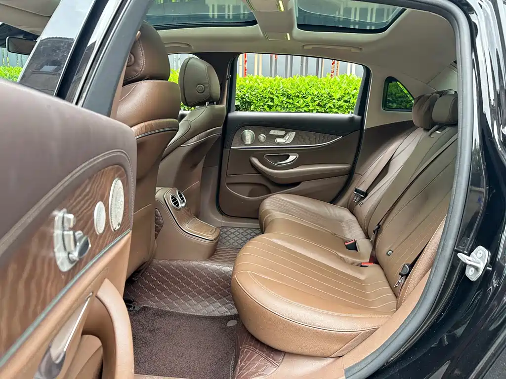 Mercedes-Benz E-Class — миниатюра 10