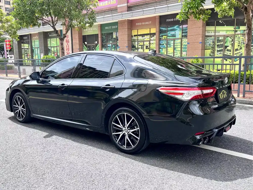 TOYOTA CAMRY