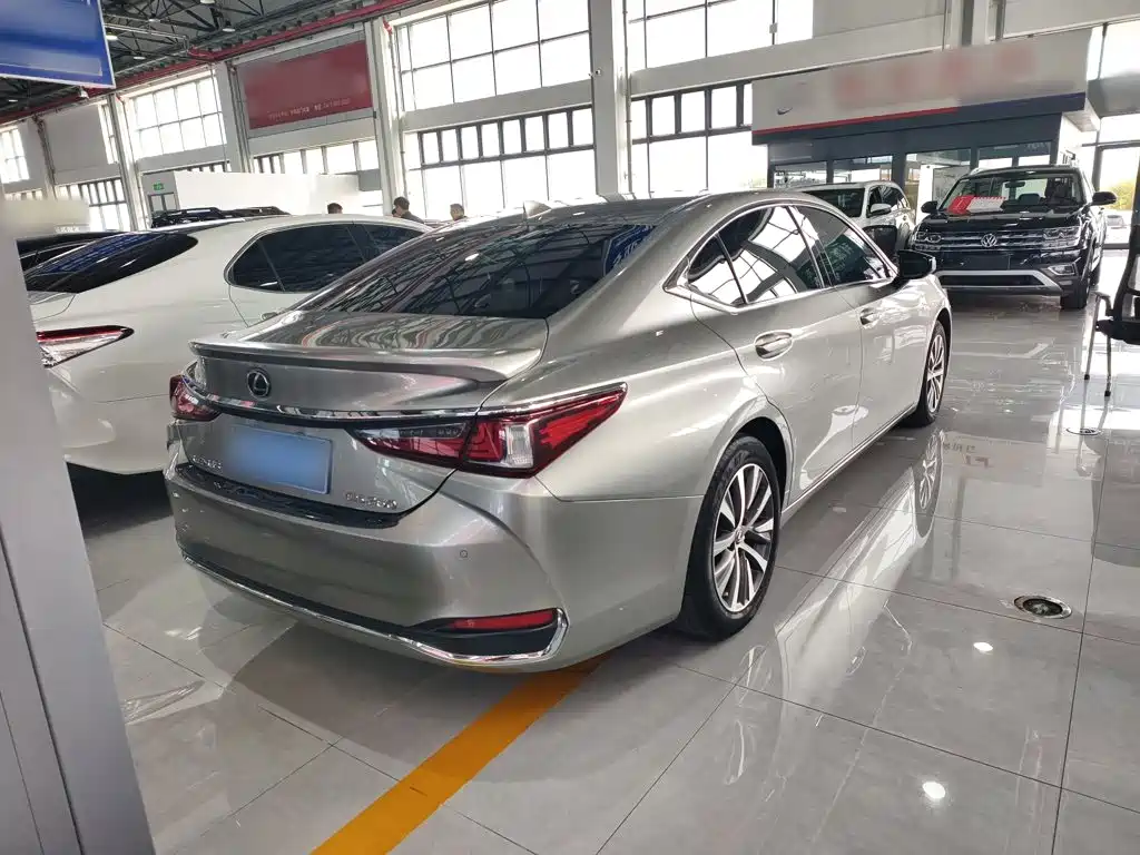 Lexus ES — миниатюра 5