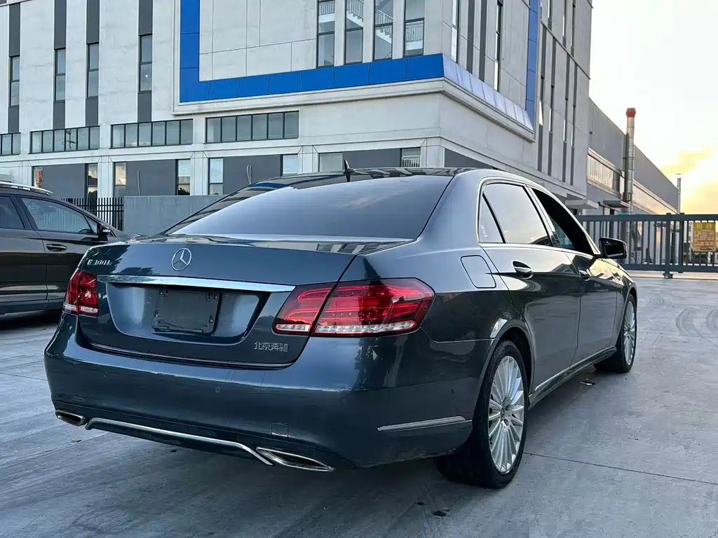 Mercedes-Benz E-Class — миниатюра 9