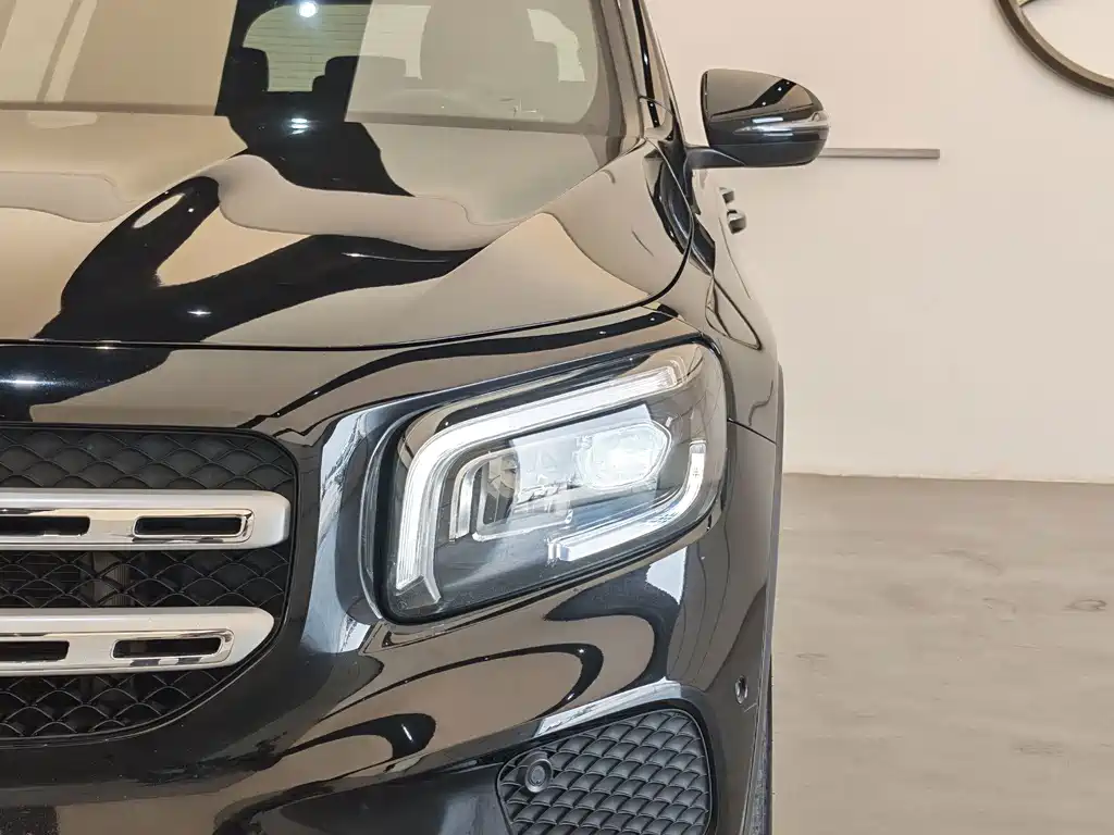 Mercedes-Benz GLB — миниатюра 8