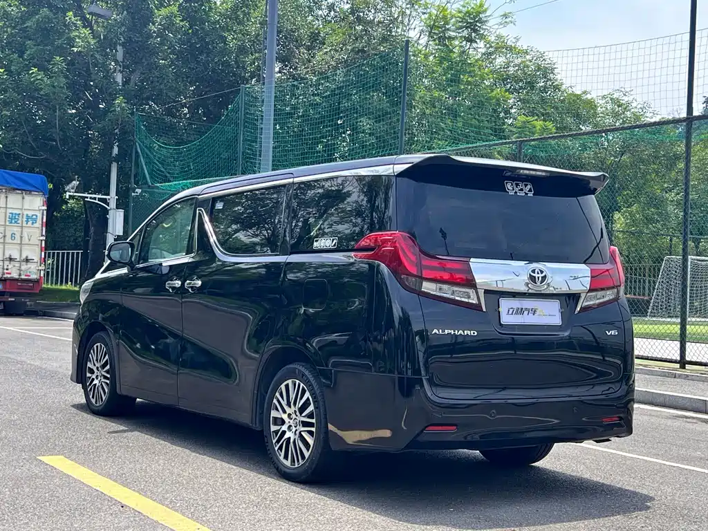 Toyota Alphard — миниатюра 18
