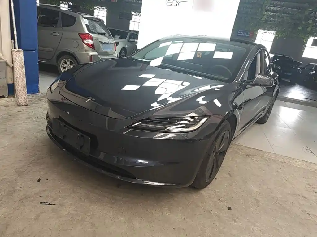 Tesla Model 3 — миниатюра 2