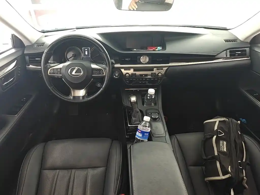 Lexus ES — миниатюра 10